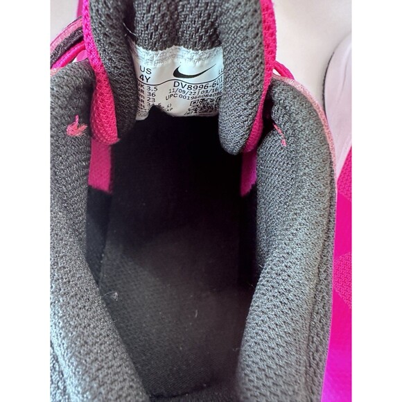 Nike Girls Basketball Shoes Pink/black/white Size 4Y Adjustable hook and loop - Picture 7 of 9